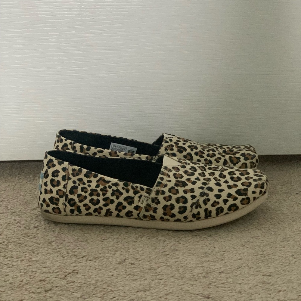 Toms womens leopard print, size 9